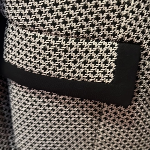 Evan Picone suit black and beige lined, vented sleeves - Picture 8 of 11